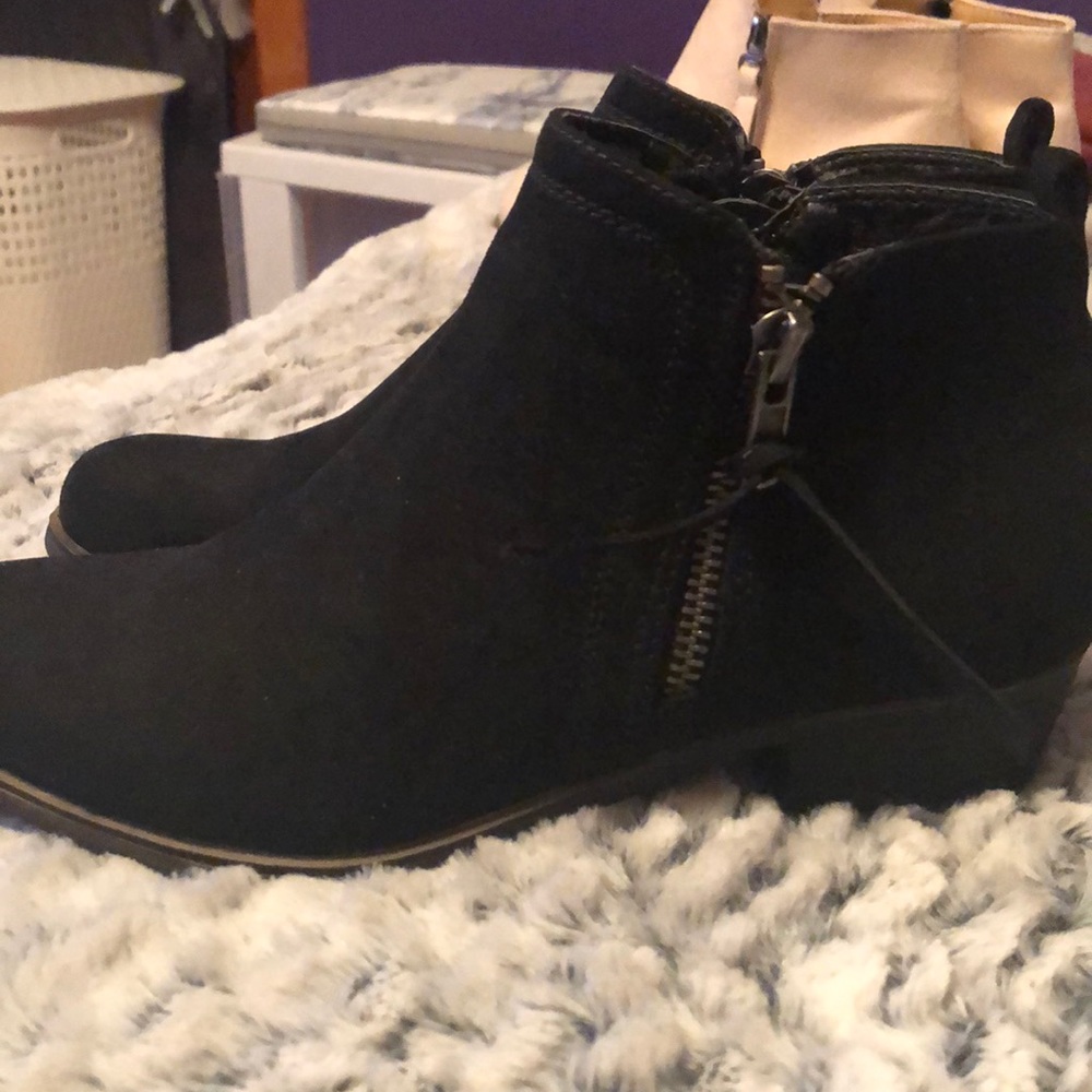 Short ankle booties